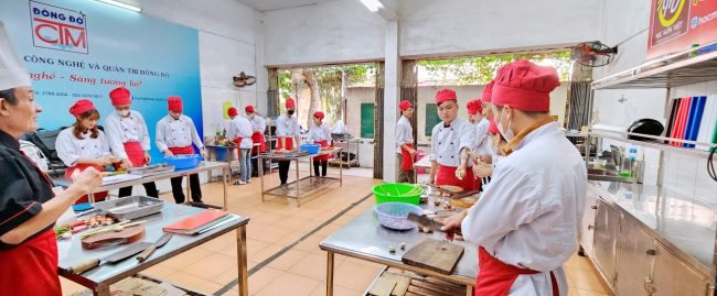 Hình ảnh buổi học thực hành lớp Trung cấp du học Úc khóa 1